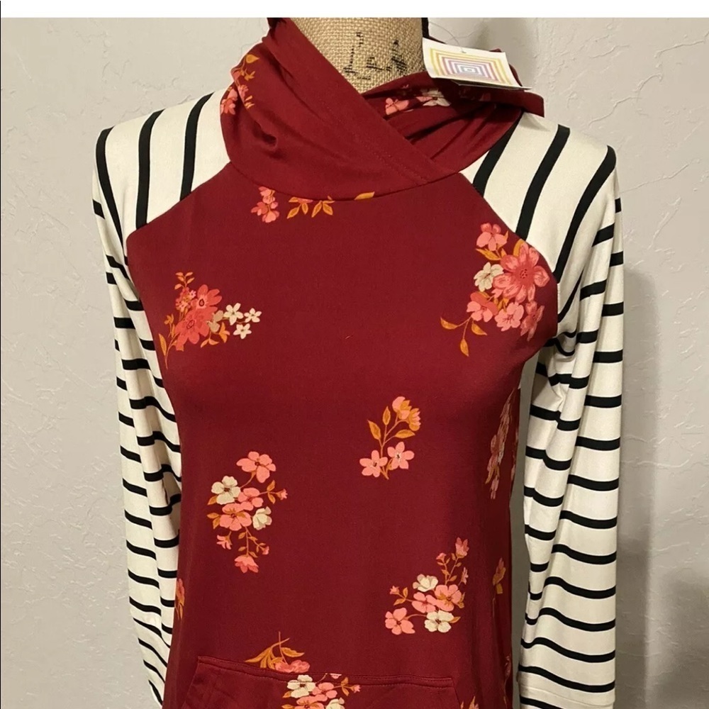 NWT Lularoe Amber Size S